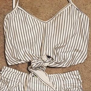 Kortni jeane Size Small tied up top euc